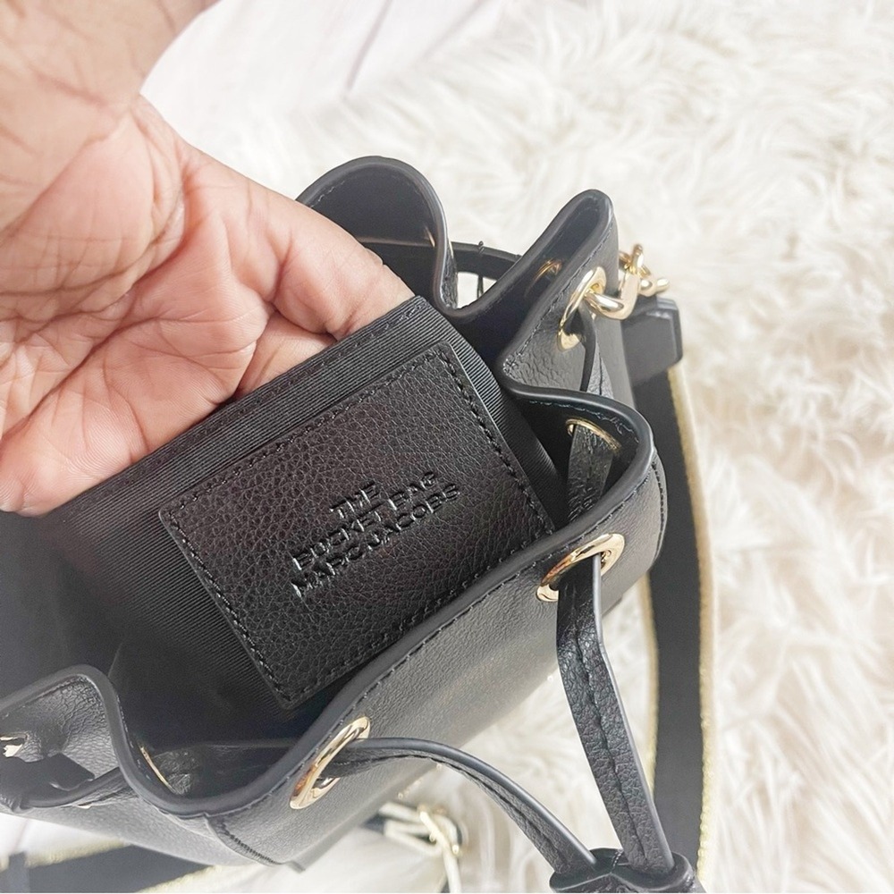 Marc Jacobs The Leather Bucket Bag Black Gold Hardware Drawstring Crossbody NWT - Picture 8 of 10